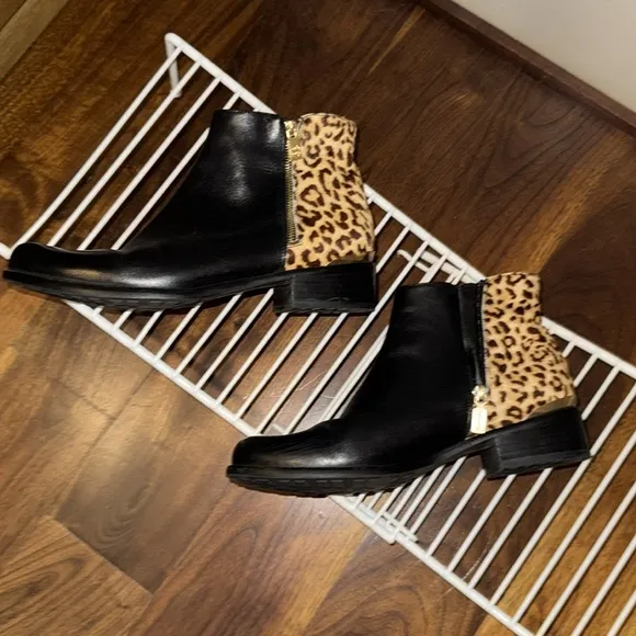 WOMANS BLONDO BLACK LEATHER AND LEOPARD BOOTIES SHORT BOOTS 10 M