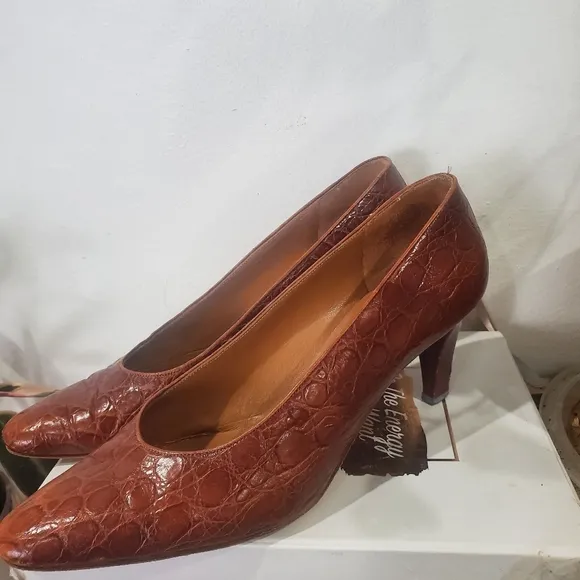 **WOMEN Maraolo Italy  Brown Alligator Leather Pumps Heels Shoes sz 9.5