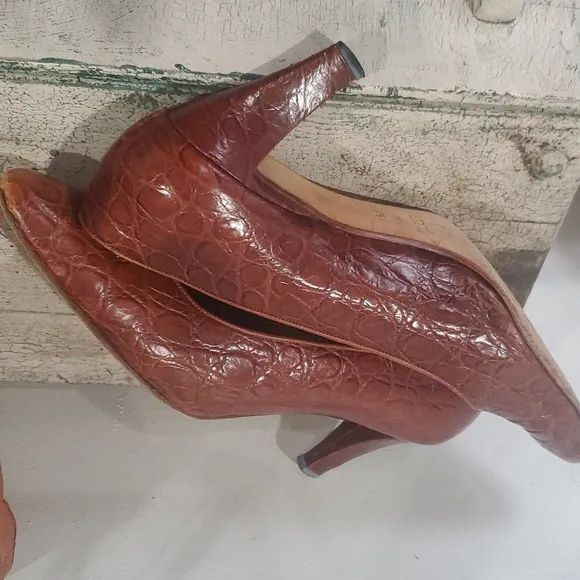 **WOMEN Maraolo Italy  Brown Alligator Leather Pumps Heels Shoes sz 9.5