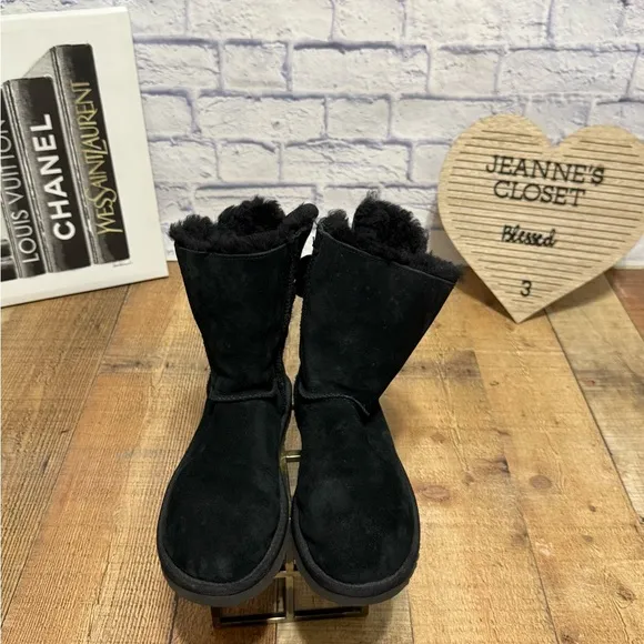 Women's Black Shearling Boots
