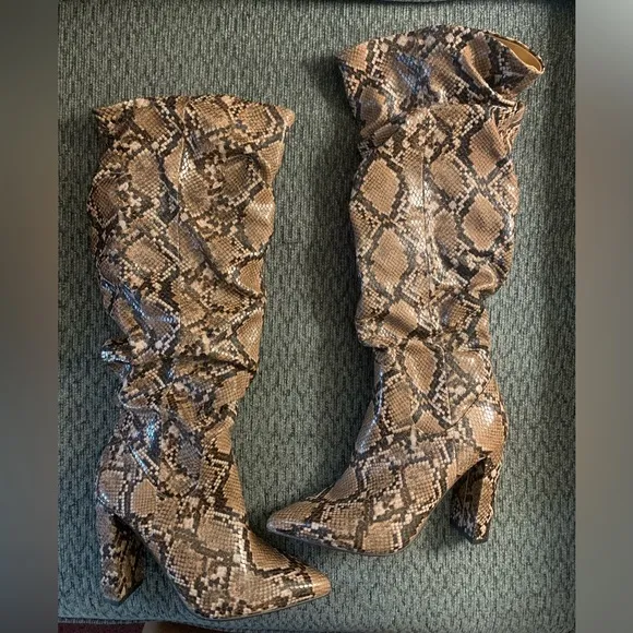Womens Express Faux Snakeskin Slouchy Boots Size 7