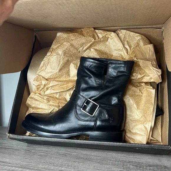 Women’s Frye Natalie engineer Short Leather Boots size 7 with box