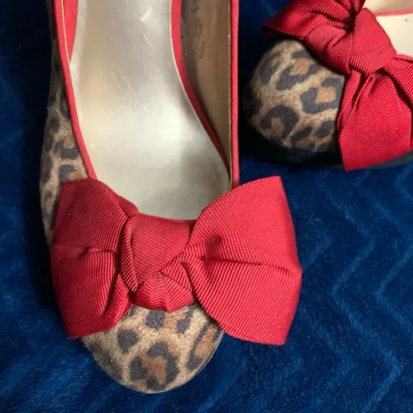Women's Guess Heels, Size 10M, Leopard Print, Red Bow