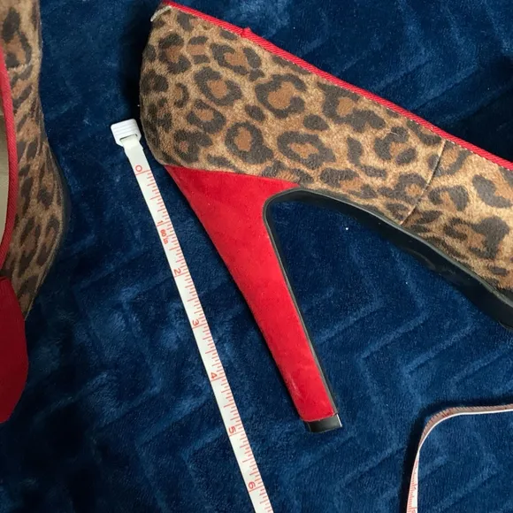 Women's Guess Heels, Size 10M, Leopard Print, Red Bow