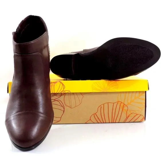 Women's Shoes Yellow Box OAK Ankle Boots Booties Studded Zip Brown Size 8.5