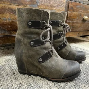 Women's Sorel Joan of Arctic Wedge Mid Waterproof Leather Boots. Size 9