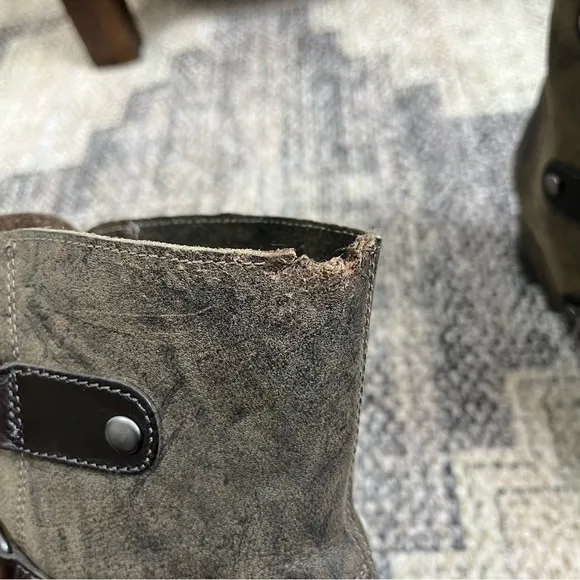 Women's Sorel Joan of Arctic Wedge Mid Waterproof Leather Boots. Size 9