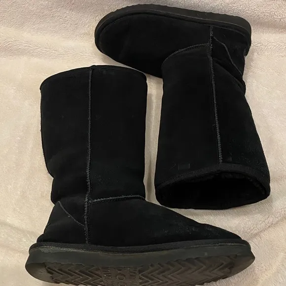 Women's UGG Australia Classic Tall Black Boots Iconic S/N 5815 Size 7 VGC