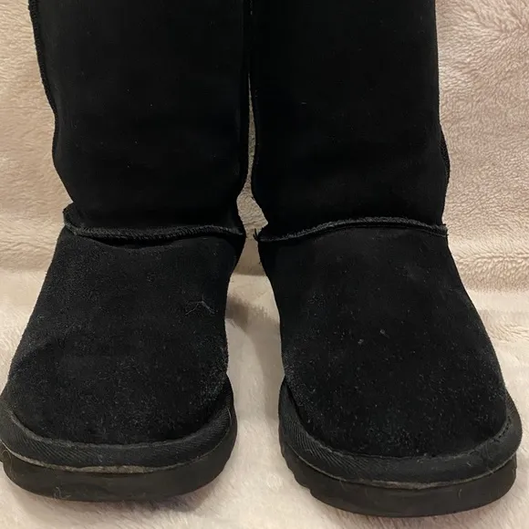 Women's UGG Australia Classic Tall Black Boots Iconic S/N 5815 Size 7 VGC