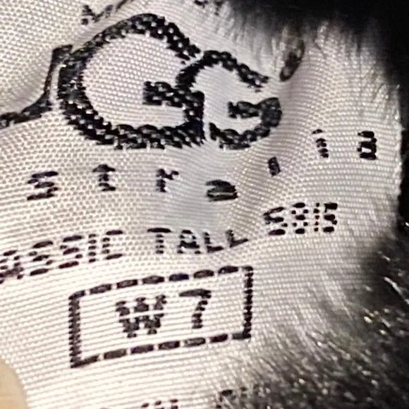 Women's UGG Australia Classic Tall Black Boots Iconic S/N 5815 Size 7 VGC