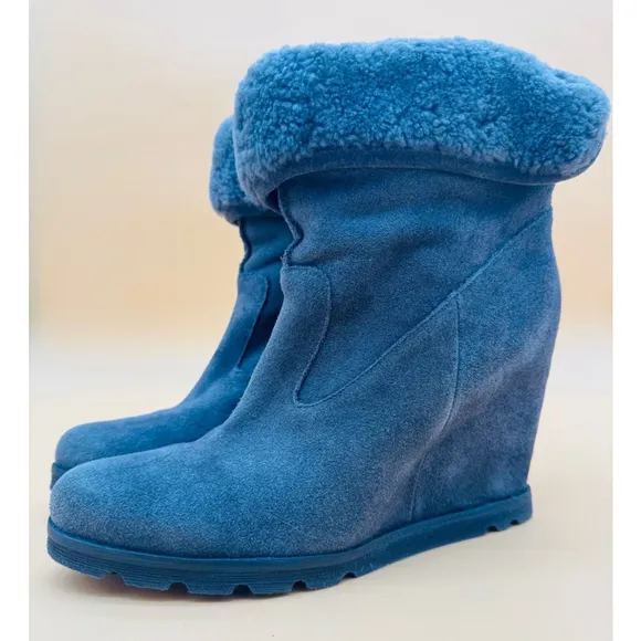 Women's UGG Grey Suede Wedge Boots Size 9