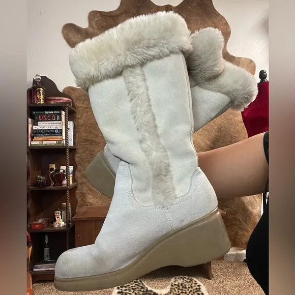 Y2K BONGO fuzzy boots!
