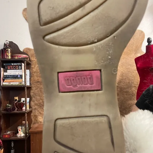 Y2K BONGO fuzzy boots!