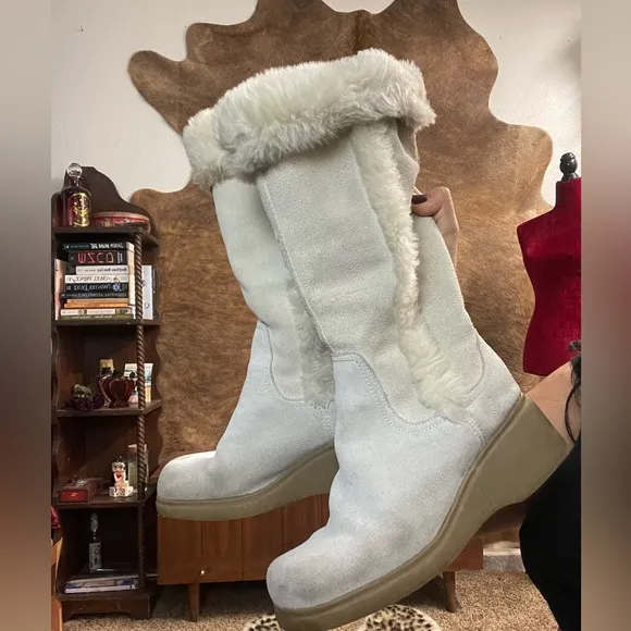 Y2K BONGO fuzzy boots!