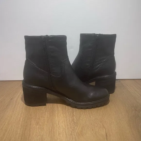 ZODIAC GANNET WOMENS BLACK LEATHER ANKLE BOOTS LUG SOLE      SIZE 7.5  NEW