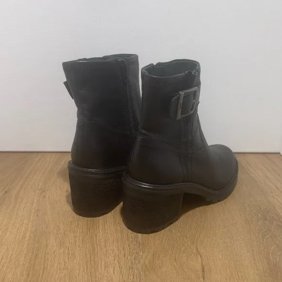 ZODIAC GANNET WOMENS BLACK LEATHER ANKLE BOOTS LUG SOLE      SIZE 7.5  NEW