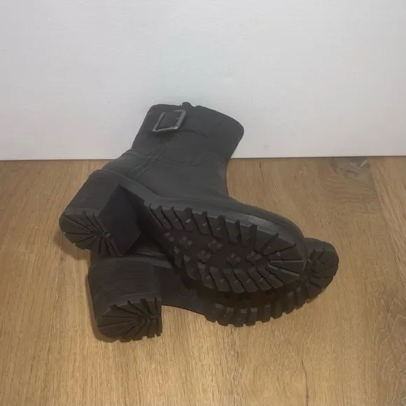 ZODIAC GANNET WOMENS BLACK LEATHER ANKLE BOOTS LUG SOLE      SIZE 7.5  NEW