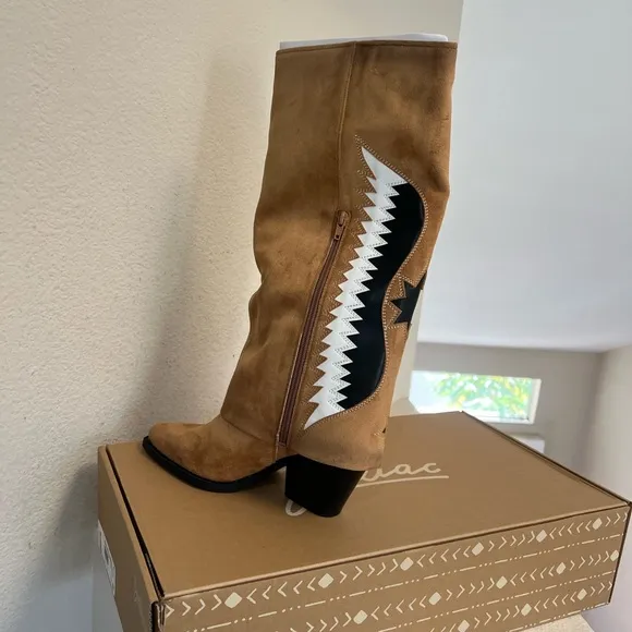 Zodiac Rowena Wings Western Boot Faux Suede‎ Caramel size 9